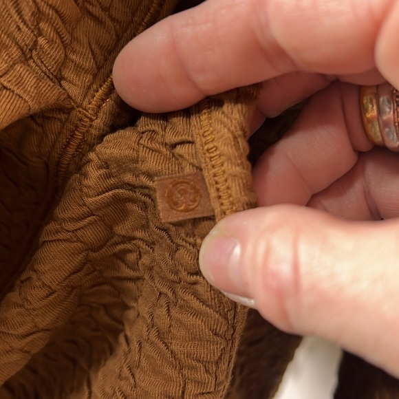 Lululemon Rippled V-Neck Pullover in Copper Brown size 4 - Picture 8 of 12